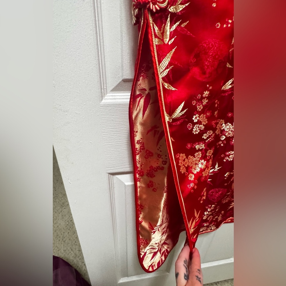 Women's Elegant Red Oriental Floral Dress - Picture 4 of 10